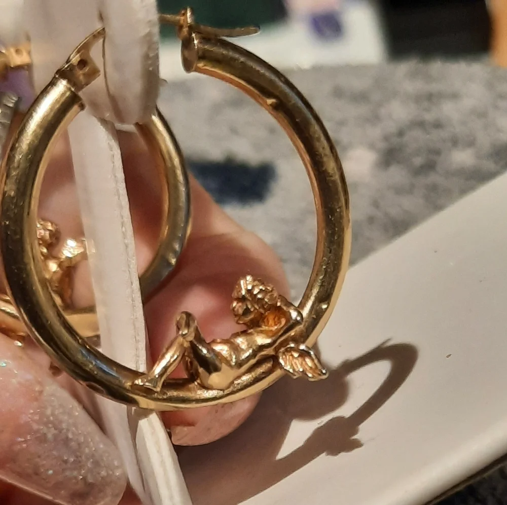 Genuine Solid 10K Yellow Gold "Angel 👼 On My Shoulder" Large 3D Hoop Earrings - Picture 6 of 11